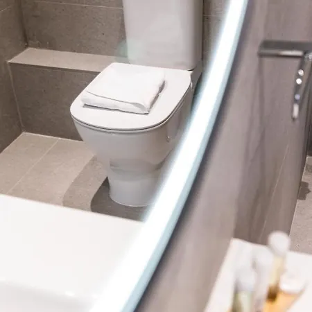 Florette 2br W Stunning Lounge Terrace By Arco Collection Φλοριάνα