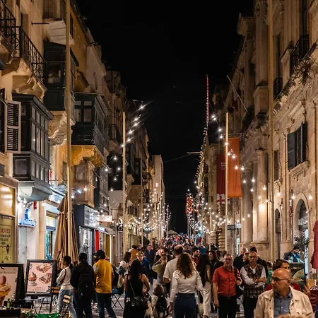 Florette 2br W Stunning Lounge Terrace By Arco Collection Διαμέρισμα Φλοριάνα