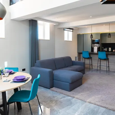 Florette 2br W Stunning Lounge Terrace By Arco Collection Διαμέρισμα *