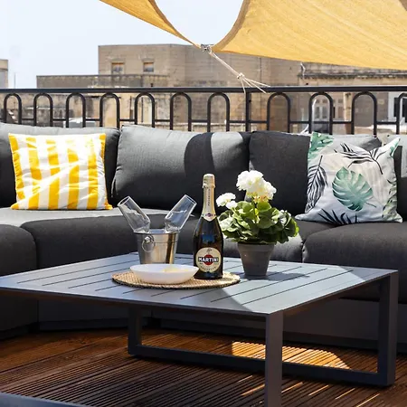 Florette 2br W Stunning Lounge Terrace By Arco Collection Φλοριάνα