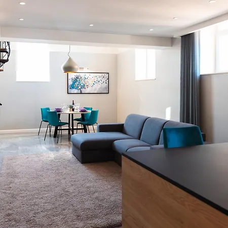 Florette 2br With Stunning Lounge Terrace By Arcobnb *