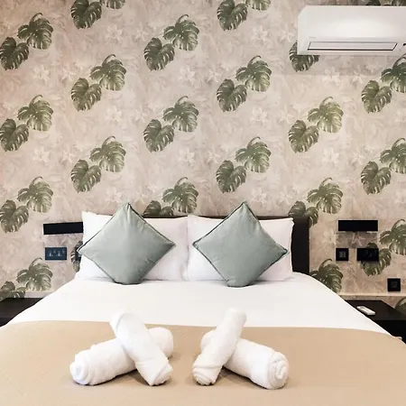 Florette 2br W Stunning Lounge Terrace By Arco Collection フロリアーナ