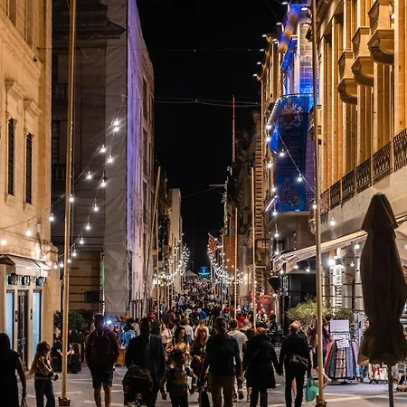 Florette 2br W Stunning Lounge Terrace By Arco Collection アパート