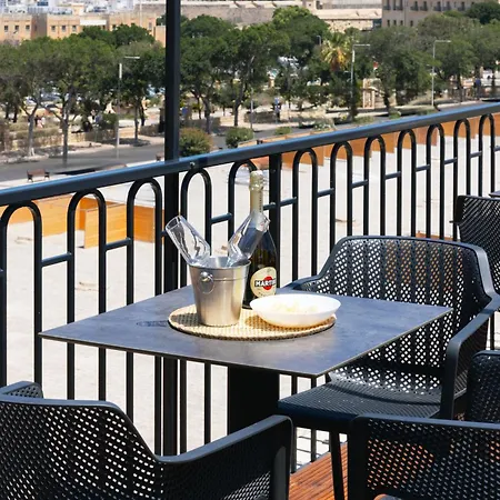 Florette 2br W Stunning Lounge Terrace By Arco Collection Apartman Floriana