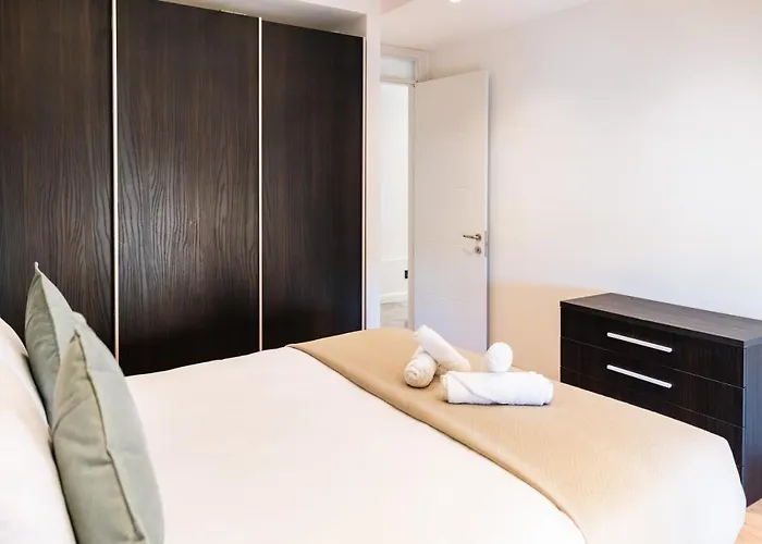 Florette 2br W Stunning Lounge Terrace By Arco Collection Appartamento