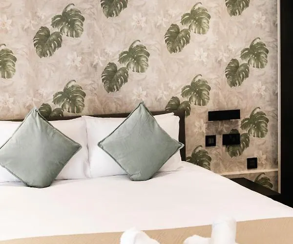 Florette 2br W Stunning Lounge Terrace By Arco Collection Appartamento