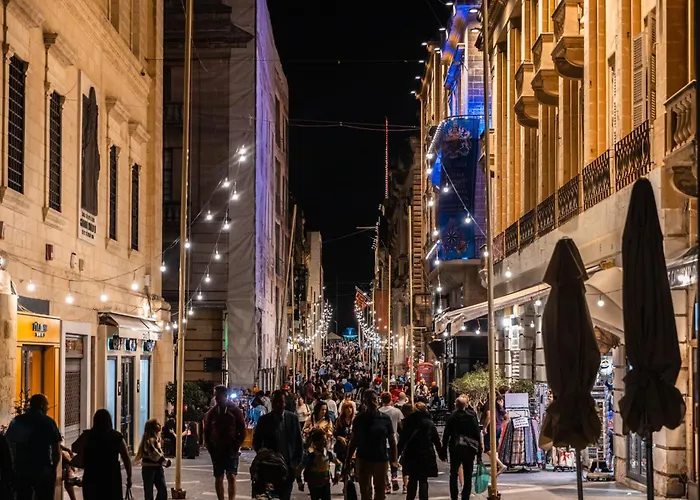 Florette 2br W Stunning Lounge Terrace By Arco Collection Апартаменты