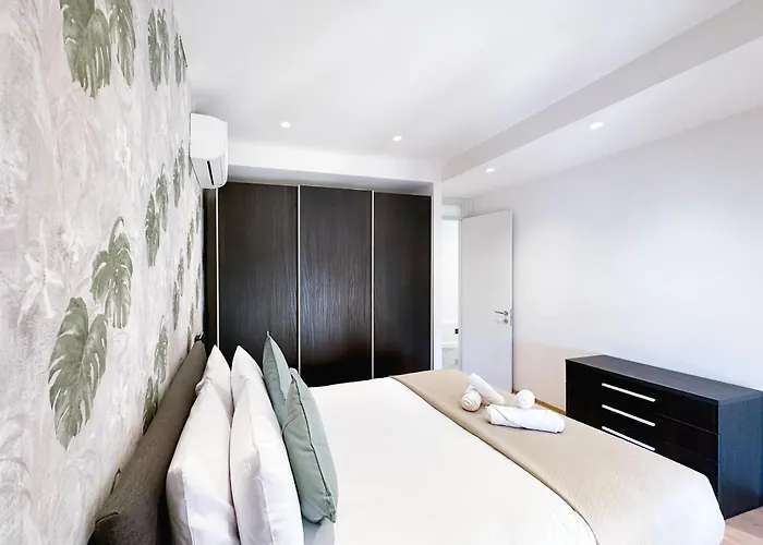 Florette 2br W Stunning Lounge Terrace By Arco Collection Апартаменты Флориана