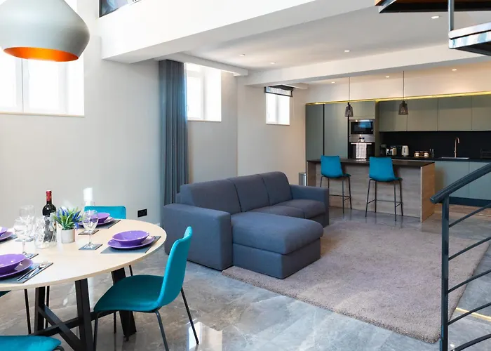 Florette 2br W Stunning Lounge Terrace By Arco Collection Appartamento *