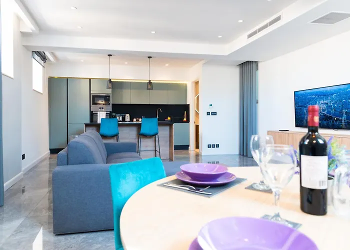 Florette 2br W Stunning Lounge Terrace By Arco Collection Appartamento Floriana