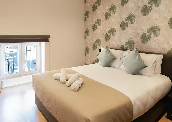 Florette 2br W Stunning Lounge Terrace By Arco Collection