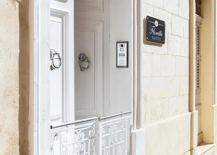 Florette 2br W Stunning Lounge Terrace By Arco Collection Appartamento