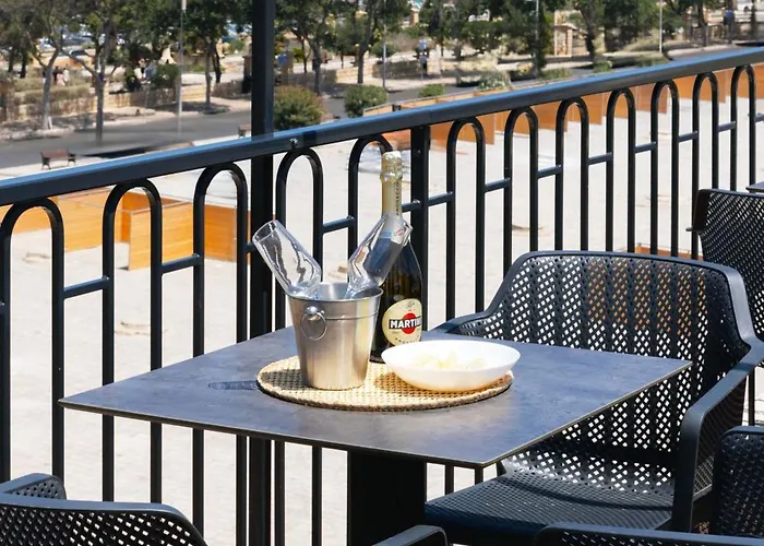 Florette 2br W Stunning Lounge Terrace By Arco Collection Appartamento Floriana